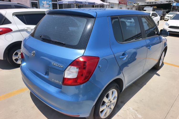 Used Skoda Fabia 2014 1.4L Automatic Crystal Edition Exterior 4