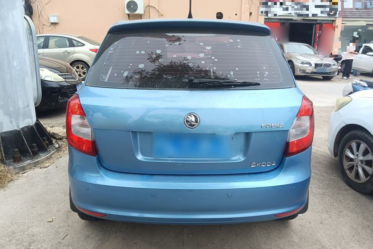 Used Skoda Fabia 2014 1.4L Automatic Crystal Edition Exterior 4