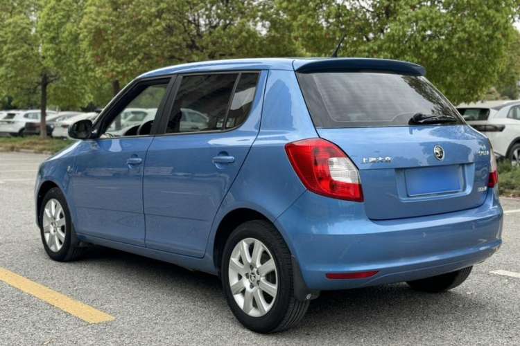 Used Skoda Fabia 2014 1.4L Automatic Crystal Edition Exterior 5