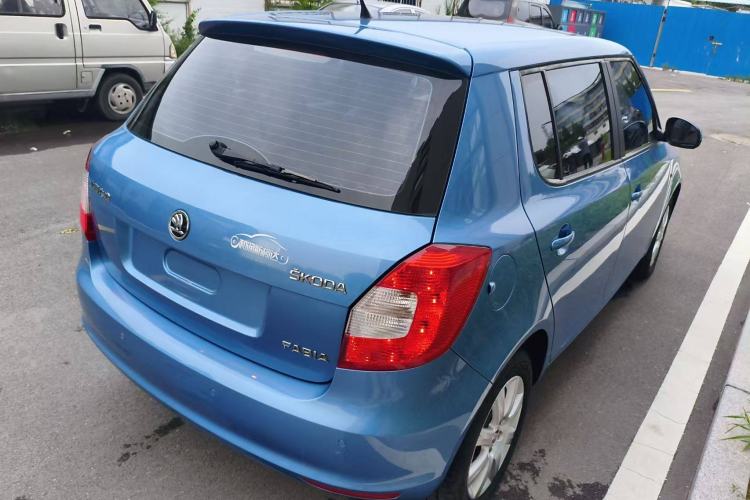 Used Skoda Fabia 2014 1.4L Automatic Crystal Edition Exterior 5