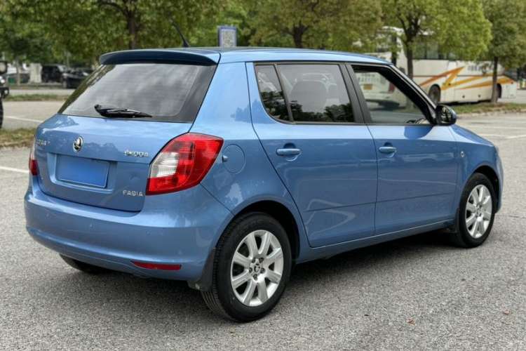 Used Skoda Fabia 2014 1.4L Automatic Crystal Edition Exterior 6