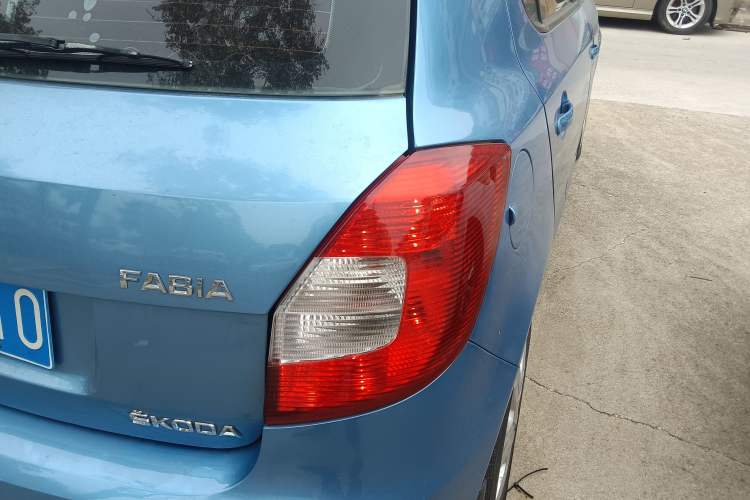 Used Skoda Fabia 2014 1.4L Automatic Crystal Edition Exterior 6