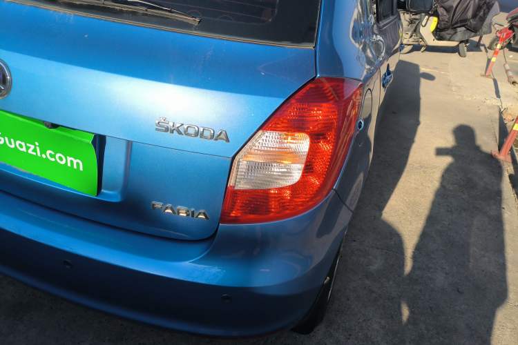 Used Skoda Fabia 2014 1.4L Automatic Crystal Edition Exterior 6