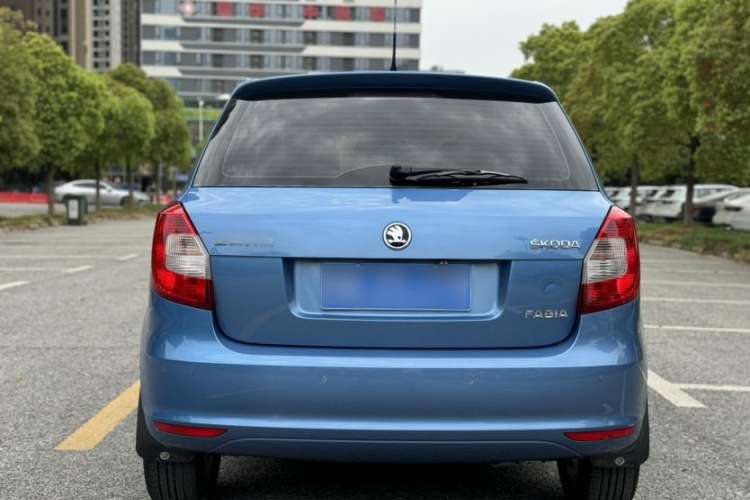 Used Skoda Fabia 2014 1.4L Automatic Crystal Edition Exterior 7