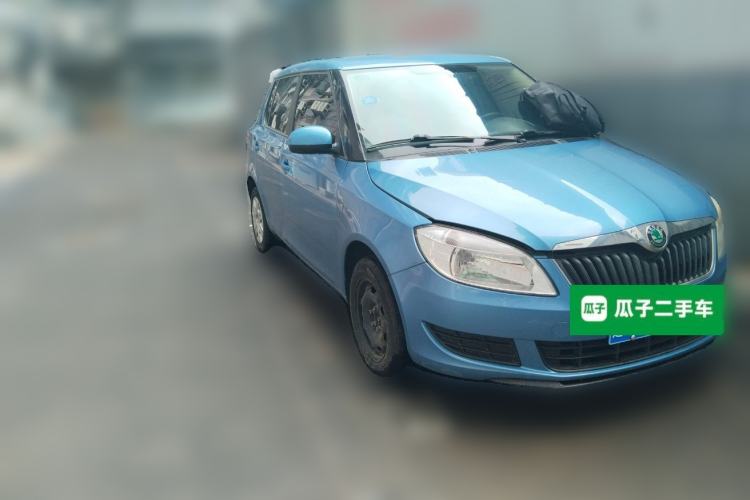 Used Skoda Fabia 2014 1.4L Automatic Crystal Edition Front Right 45 Deg