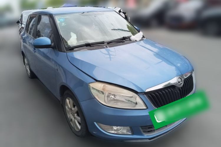 Used Skoda Fabia 2014 1.4L Manual Jingling Edition Front Right 45 Deg