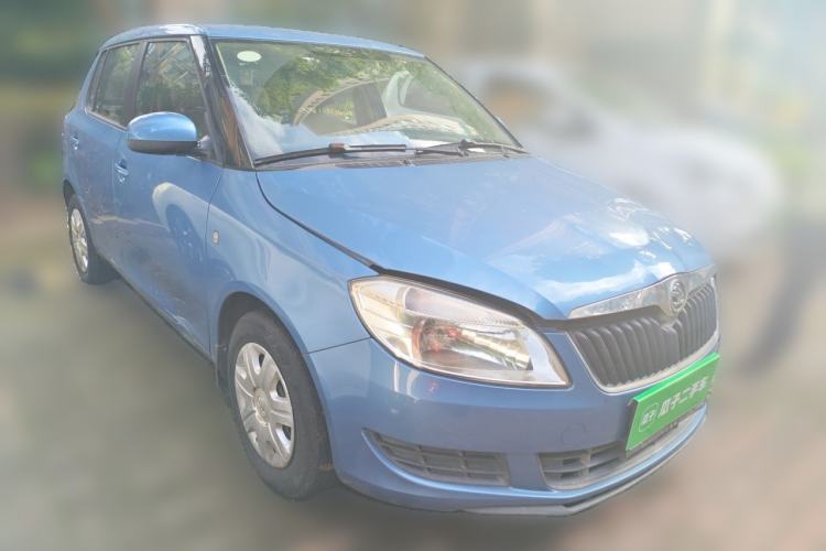 Used Skoda Fabia 2014 1.4L Automatic Crystal Edition Front Right 45 Deg