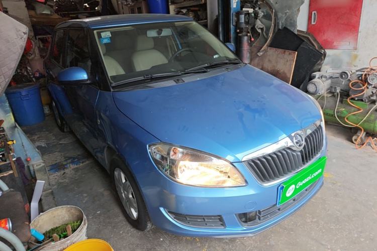 Used Skoda Fabia 2014 1.4L Manual Crystal Edition Front Right 45 Deg