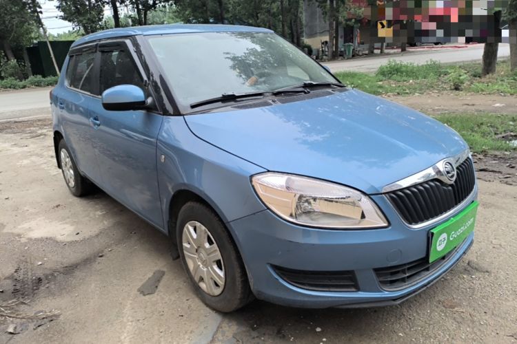 Used Skoda Fabia 2014 1.4L Manual Crystal Edition Front Right 45 Deg