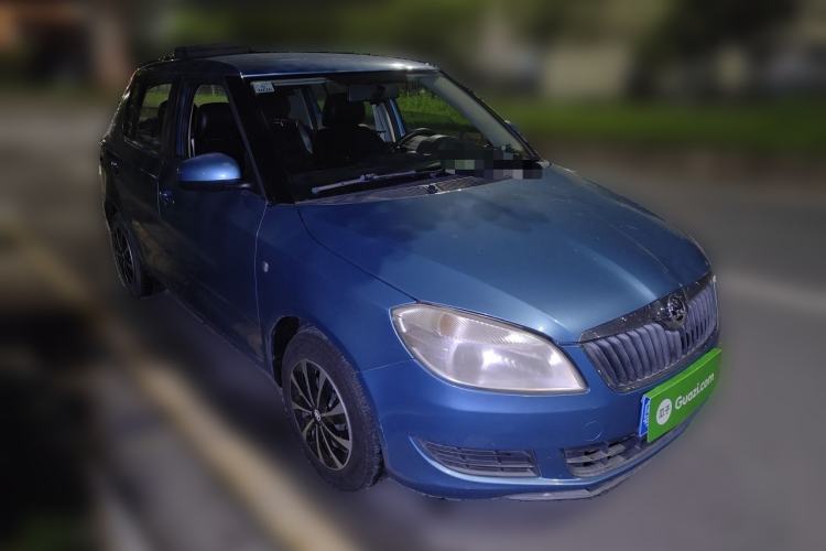 Used Skoda Fabia 2014 1.4L Manual Crystal Edition Front Right 45 Deg