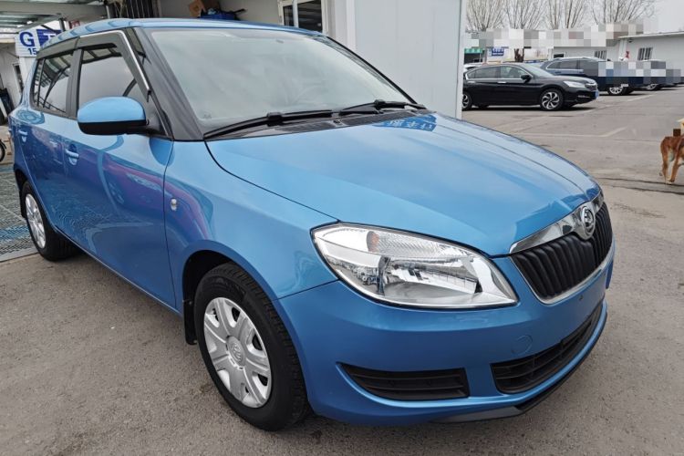 Used Skoda Fabia 2014 1.4L Manual Crystal Edition Front Right 45 Deg