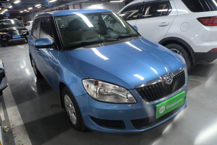 Used Skoda Fabia 2014 1.4L Manual Crystal Edition Front Right 45 Deg