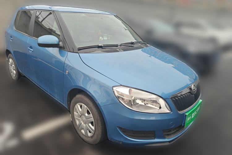 Used Skoda Fabia 2014 1.4L Manual Crystal Edition Front Right 45 Deg