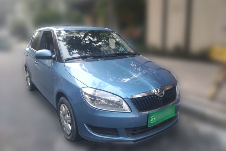 Used Skoda Fabia 2014 1.4L Automatic Crystal Edition Front Right 45 Deg