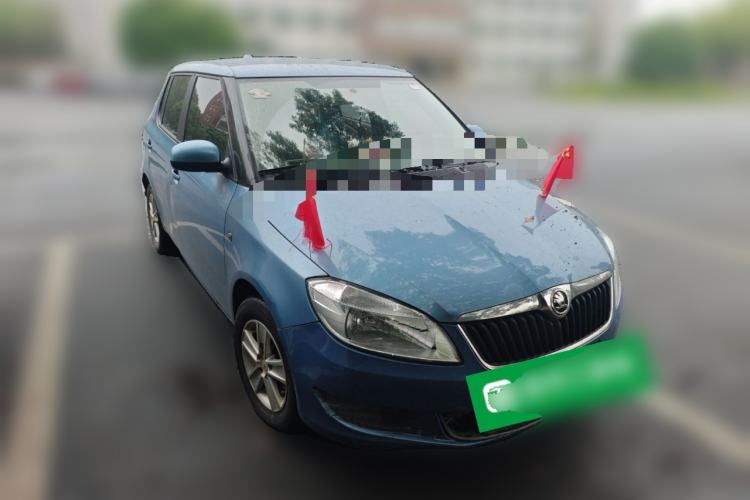 Used Skoda Fabia 2014 1.4L Manual Crystal Edition Front Right 45 Deg