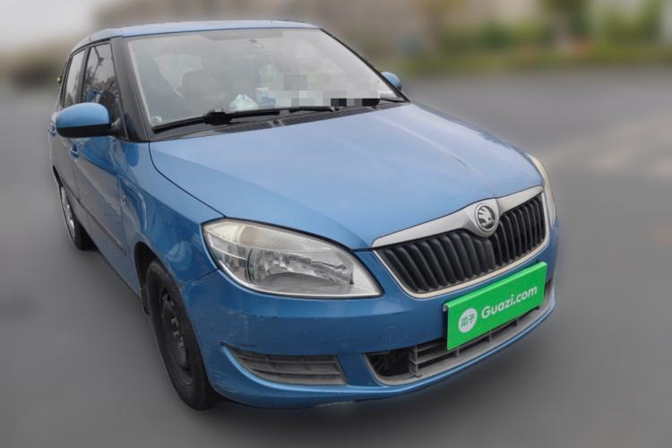 Used Skoda Fabia 2014 1.4L Automatic Crystal Edition Front Right 45 Deg
