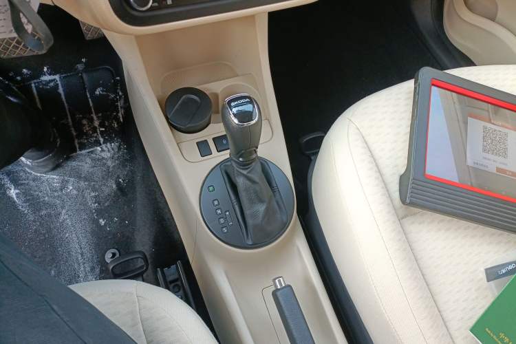 Used Skoda Fabia 2014 1.4L Automatic Crystal Edition Gear Lever