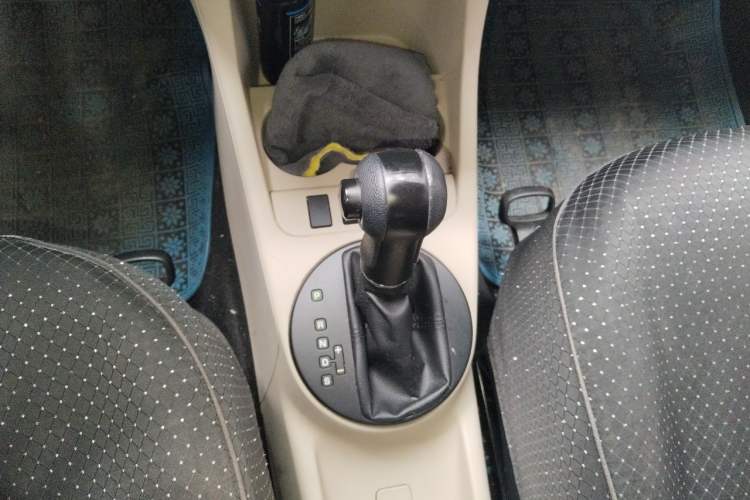 Used Skoda Fabia 2014 1.4L Automatic Crystal Edition Gear Lever