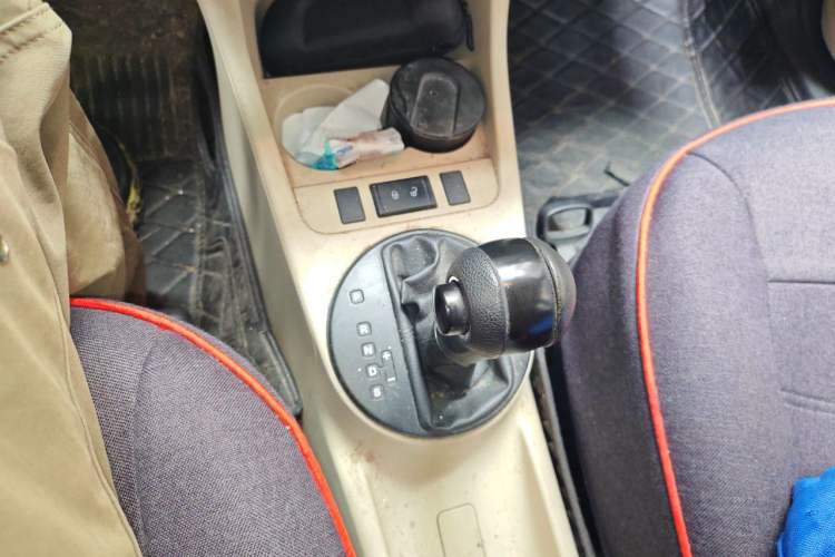 Used Skoda Fabia 2014 1.4L Automatic Crystal Edition Gear Lever