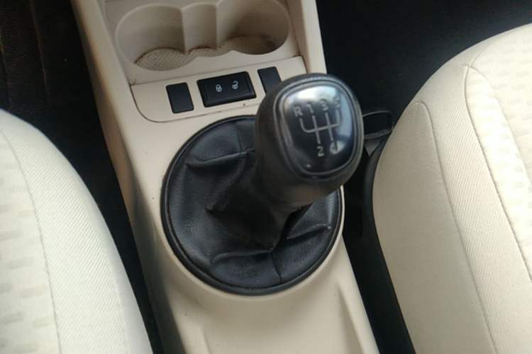 Used Skoda Fabia 2014 1.4L Manual Crystal Edition Gear Lever