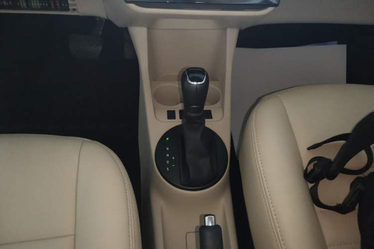 Used Skoda Fabia 2014 1.4L Automatic Crystal Edition Gear Lever