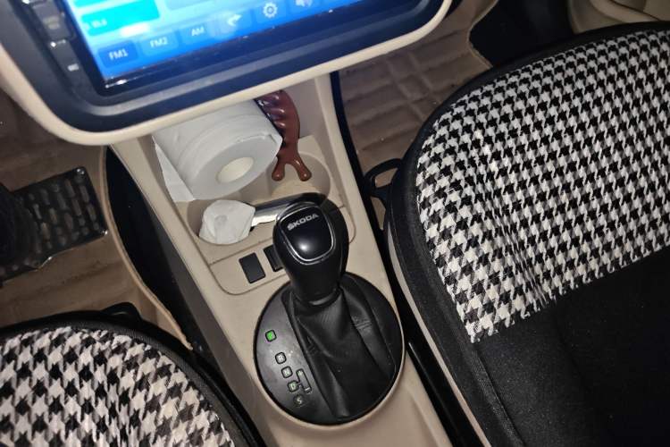 Used Skoda Fabia 2014 1.4L Automatic Crystal Edition Gear Lever
