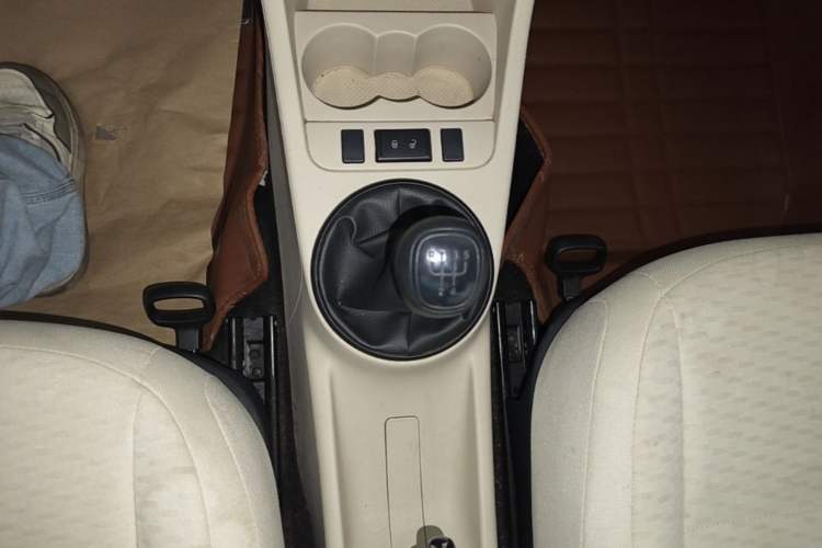 Used Skoda Fabia 2014 1.4L Manual Crystal Edition Gear Lever