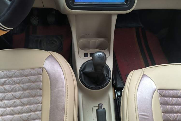 Used Skoda Fabia 2014 1.4L Manual Crystal Edition Gear Lever