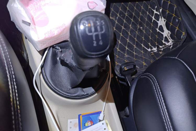 Used Skoda Fabia 2014 1.4L Manual Crystal Edition Gear Lever