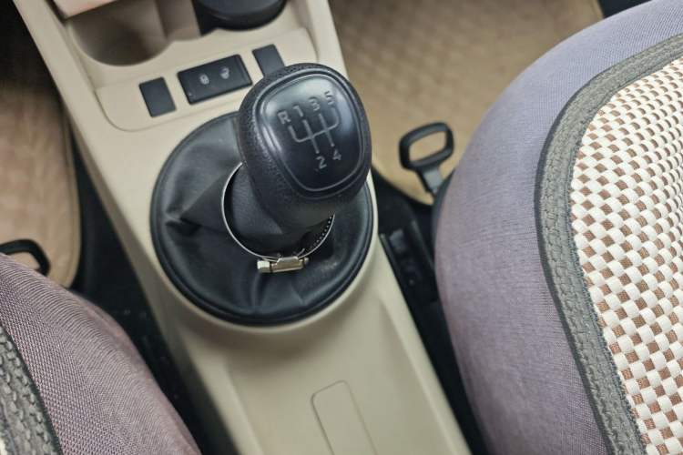 Used Skoda Fabia 2014 1.4L Manual Crystal Edition Gear Lever