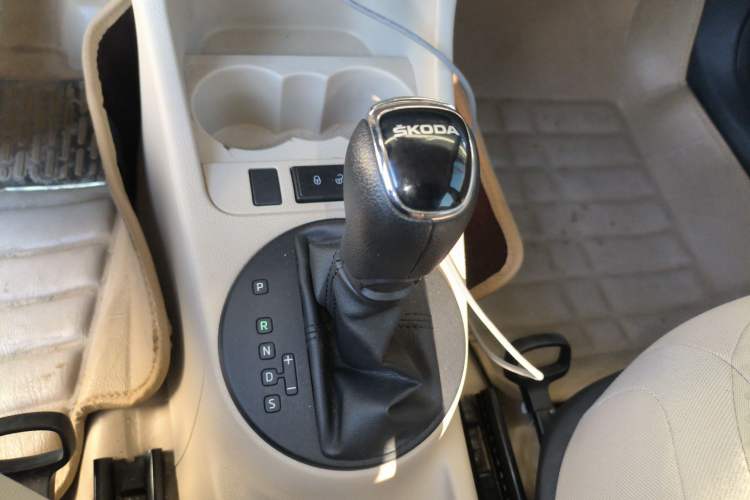 Used Skoda Fabia 2014 1.4L Automatic Crystal Edition Gear Lever
