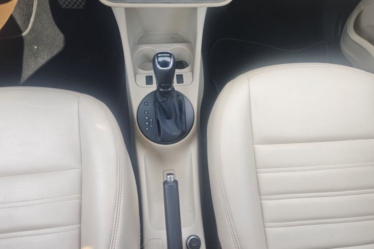 Used Skoda Fabia 2014 1.4L Automatic Crystal Edition Gear Lever