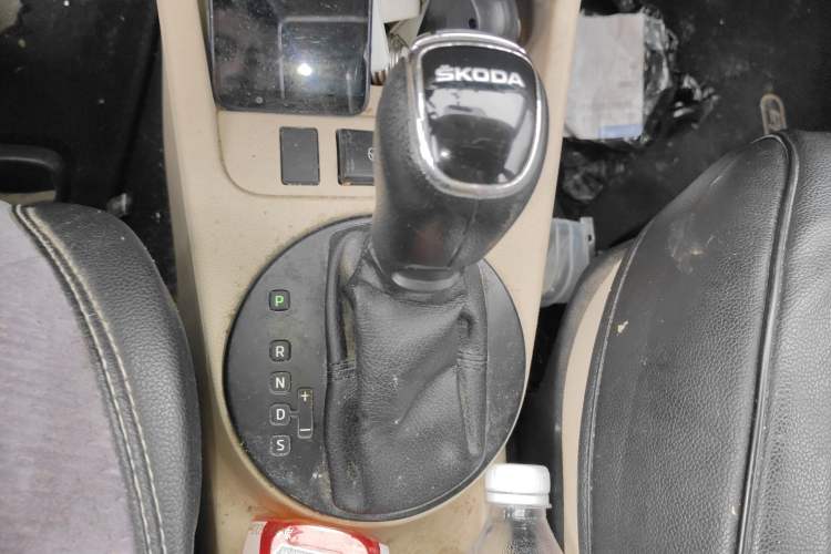 Used Skoda Fabia 2014 1.4L Automatic Crystal Edition Gear Lever