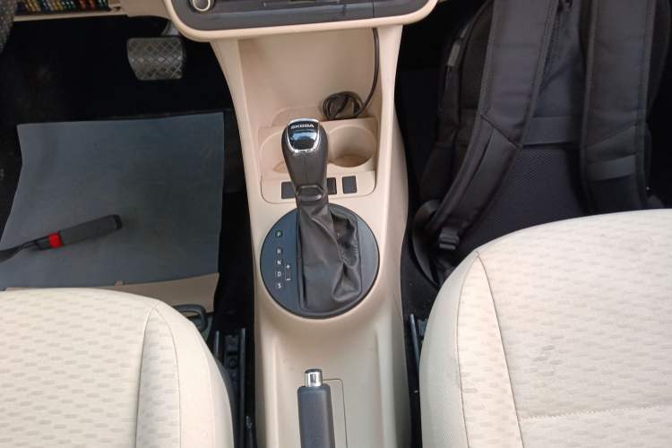 Used Skoda Fabia 2014 1.4L Automatic Crystal Edition Gear Lever