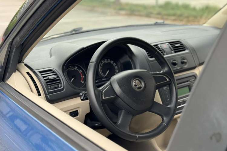 Used Skoda Fabia 2014 1.4L Automatic Crystal Edition Interior 2