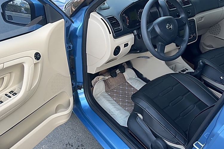 Used Skoda Fabia 2014 1.4L Manual Crystal Edition Interior 3