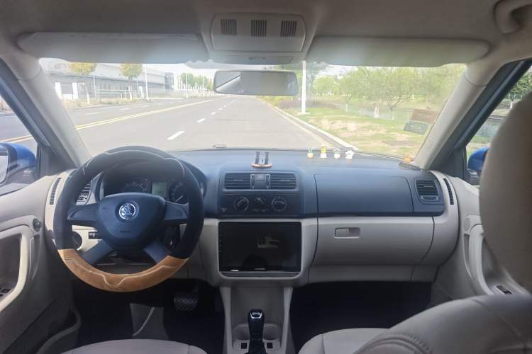 Used Skoda Fabia 2014 1.4L Automatic Crystal Edition Interior 4