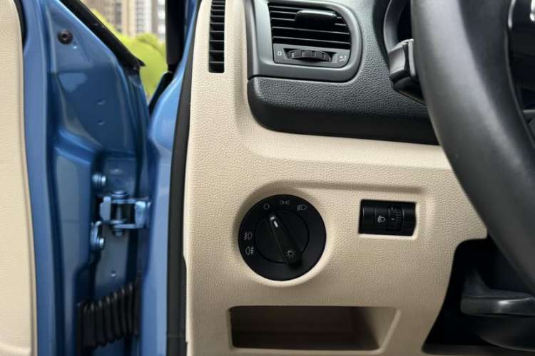 Used Skoda Fabia 2014 1.4L Automatic Crystal Edition Interior 8