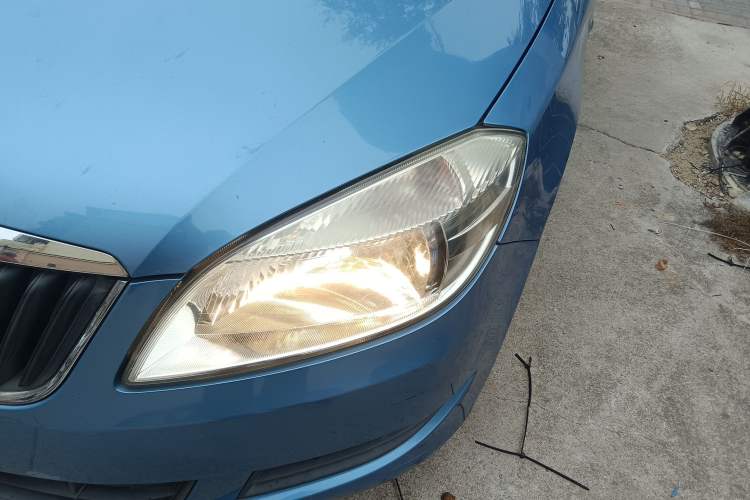Used Skoda Fabia 2014 1.4L Automatic Crystal Edition Left Front Headlight