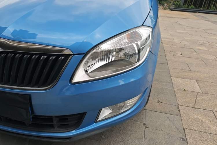 Used Skoda Fabia 2014 1.4L Automatic Crystal Edition Left Front Headlight