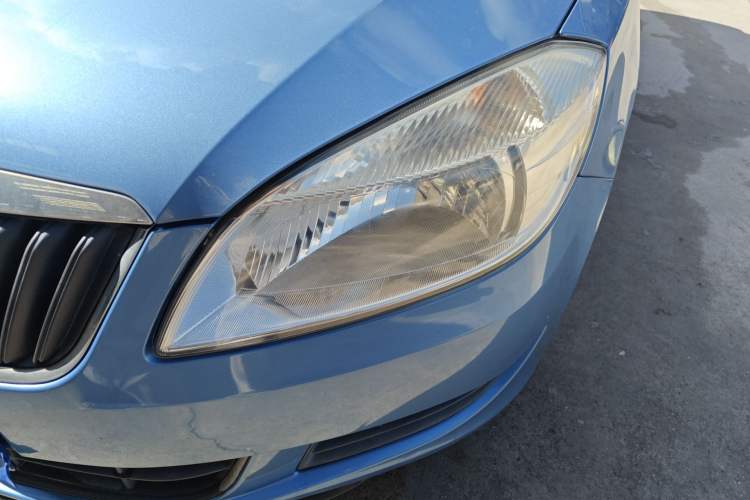 Used Skoda Fabia 2014 1.4L Automatic Crystal Edition Left Front Headlight