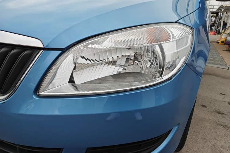 Used Skoda Fabia 2014 1.4L Manual Crystal Edition Left Front Headlight