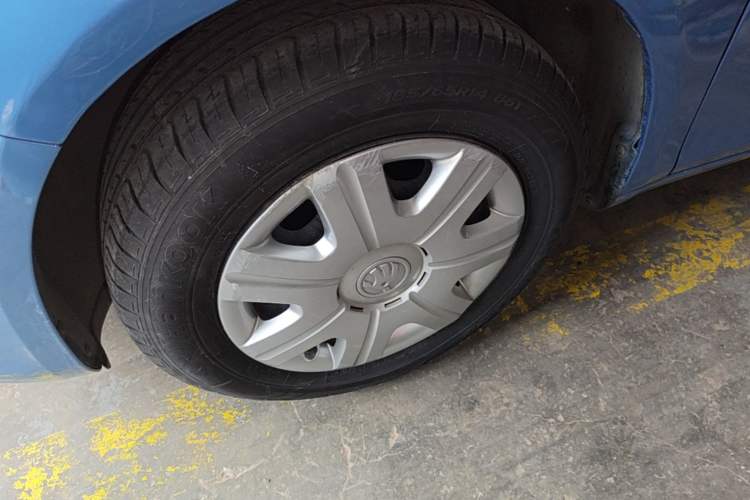 Used Skoda Fabia 2014 1.4L Manual Crystal Edition Left Front Wheel Hub
