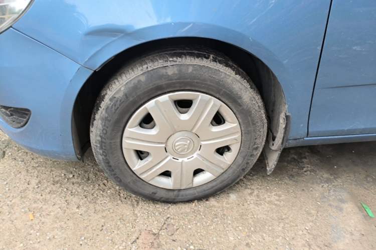 Used Skoda Fabia 2014 1.4L Manual Crystal Edition Left Front Wheel Hub