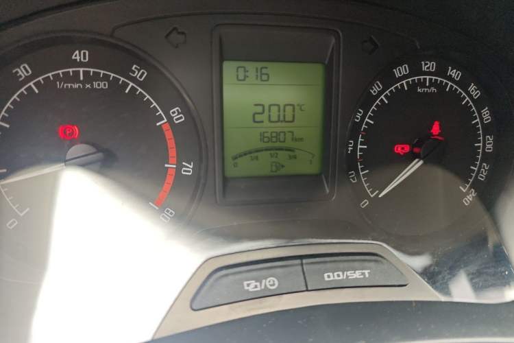 Used Skoda Fabia 2014 1.4L Manual Crystal Edition Odometer Close Up