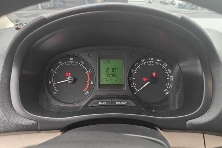 Used Skoda Fabia 2014 1.4L Manual Crystal Edition Odometer Close Up