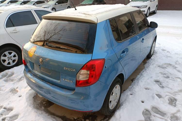 Used Skoda Fabia 2014 1.4L Automatic Crystal Edition Rear Right 45 Deg