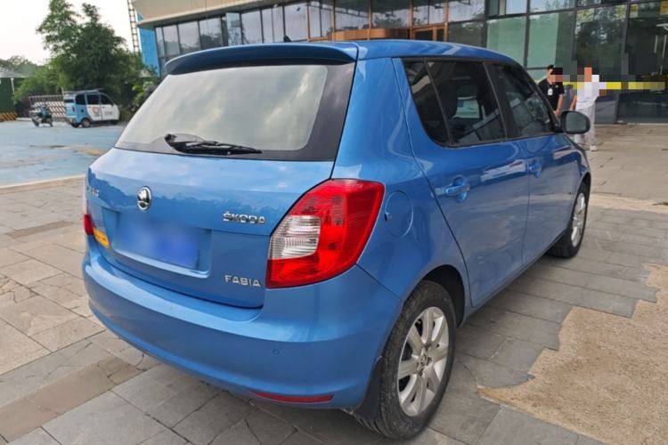 Used Skoda Fabia 2014 1.4L Automatic Crystal Edition Rear Right 45 Deg