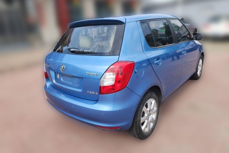 Used Skoda Fabia 2014 1.4L Automatic Crystal Edition Rear Right 45 Deg