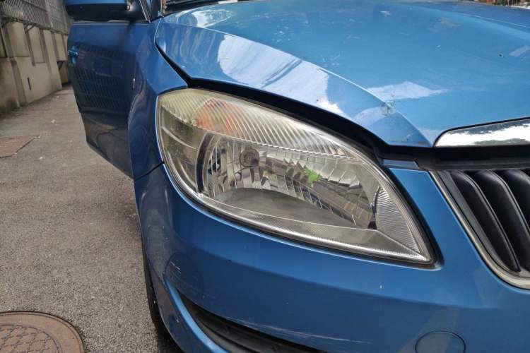 Used Skoda Fabia 2014 1.4L Automatic Crystal Edition Right Front Headlight